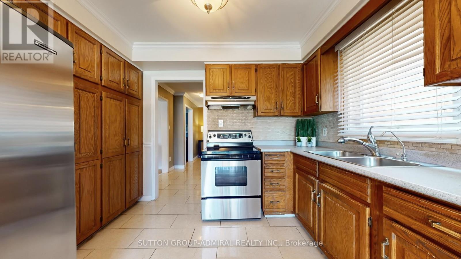 508 Chancellor Drive, Vaughan, Ontario  L4L 5E2 - Photo 10 - N12413646