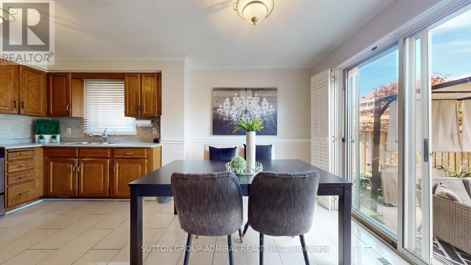 508 Chancellor Drive, Vaughan, Ontario  L4L 5E2 - Photo 13 - N12413646