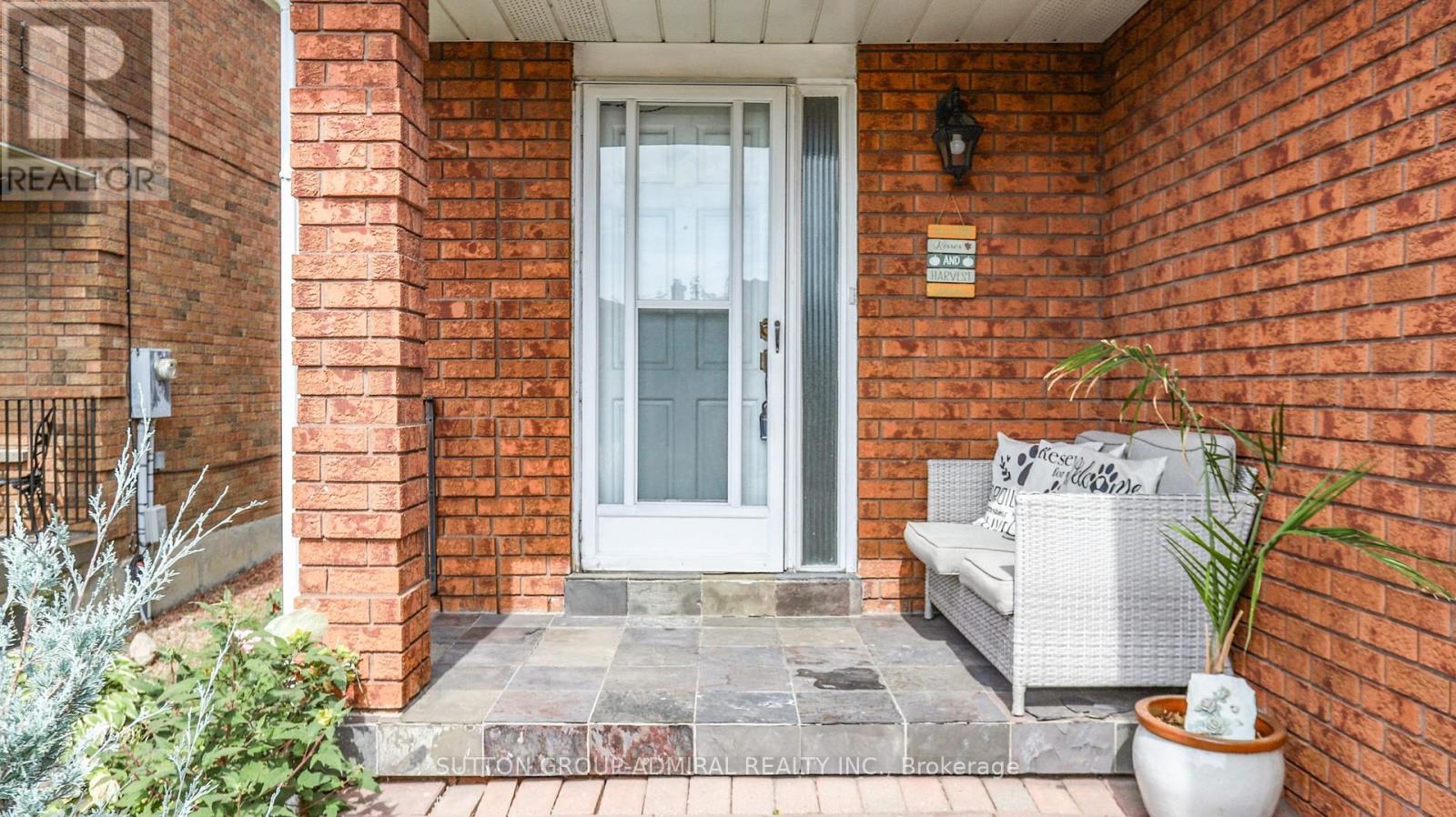 508 Chancellor Drive, Vaughan, Ontario  L4L 5E2 - Photo 2 - N12413646