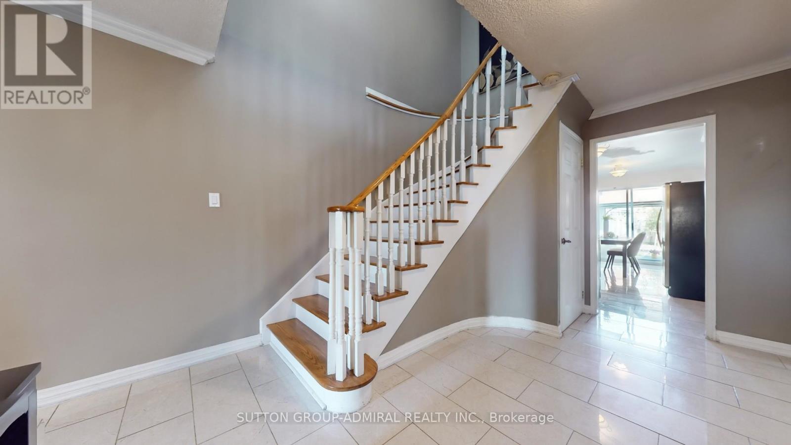 508 Chancellor Drive, Vaughan, Ontario  L4L 5E2 - Photo 4 - N12413646