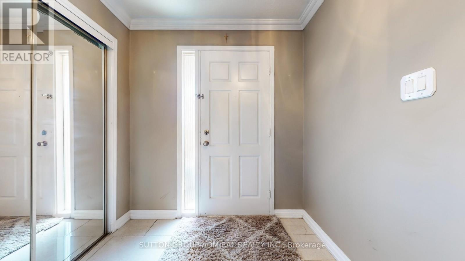 508 Chancellor Drive, Vaughan, Ontario  L4L 5E2 - Photo 5 - N12413646