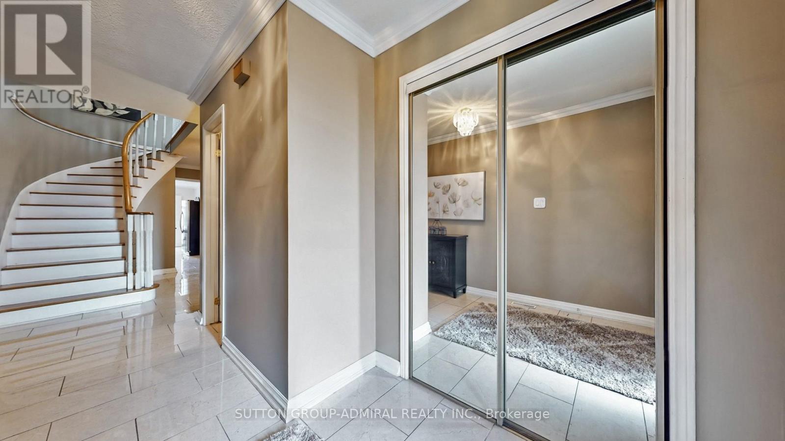 508 Chancellor Drive, Vaughan, Ontario  L4L 5E2 - Photo 6 - N12413646