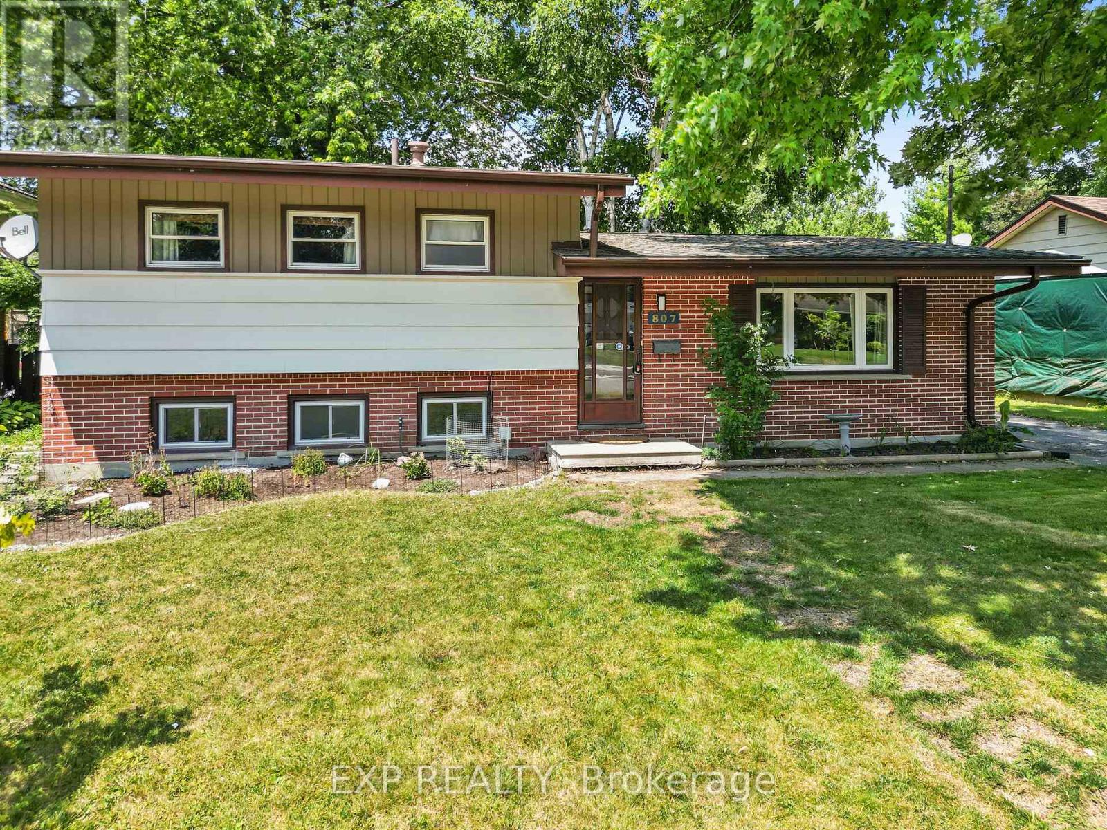 807 Cambridge Street, Woodstock, Ontario  N4S 4V8 - Photo 1 - X12413741