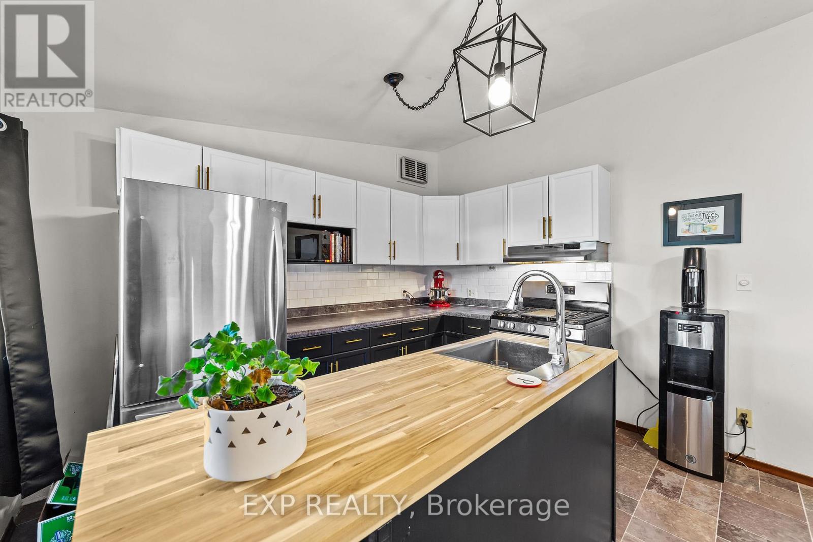 807 Cambridge Street, Woodstock, Ontario  N4S 4V8 - Photo 3 - X12413741