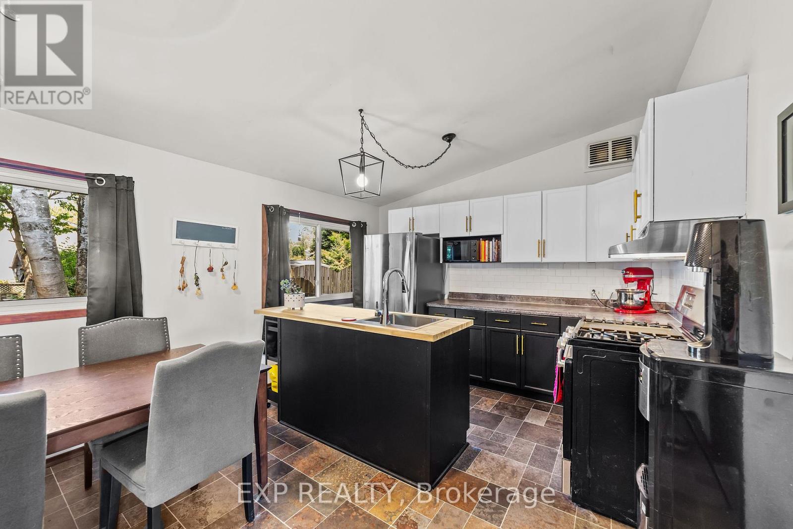 807 Cambridge Street, Woodstock, Ontario  N4S 4V8 - Photo 5 - X12413741