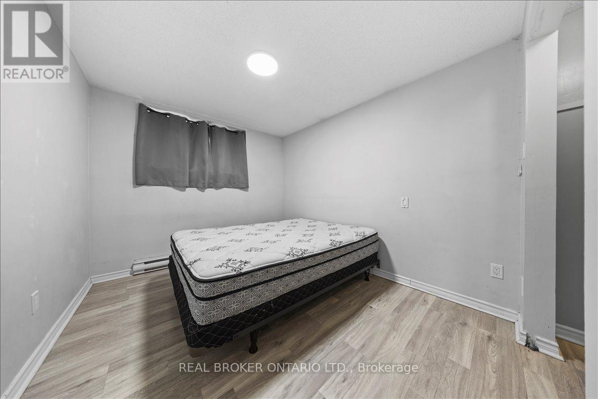 161 Guigues Avenue, Ottawa, Ontario  K1N 5J1 - Photo 6 - X12413679