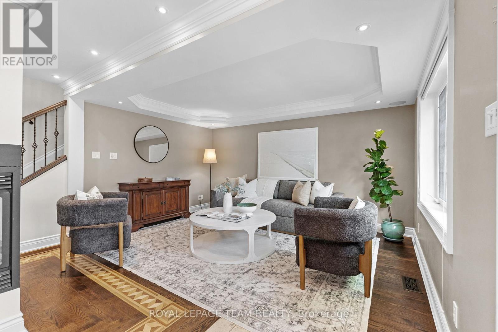 524 Broadview Avenue, Ottawa, Ontario  K2A 2L4 - Photo 3 - X12413693