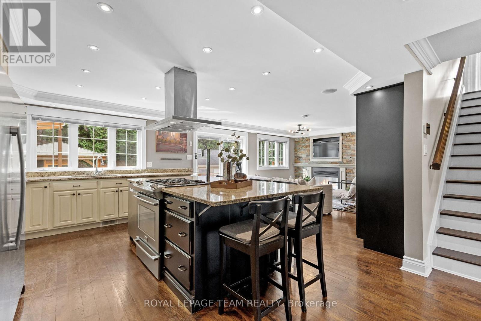 524 Broadview Avenue, Ottawa, Ontario  K2A 2L4 - Photo 6 - X12413693
