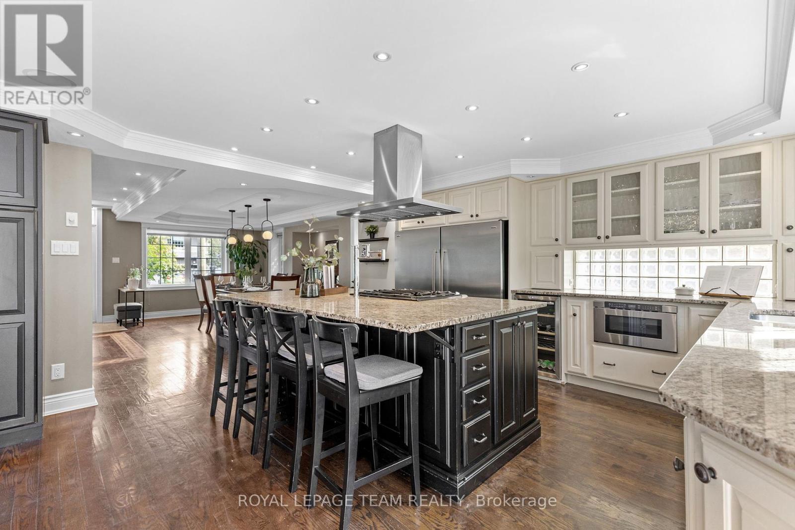 524 Broadview Avenue, Ottawa, Ontario  K2A 2L4 - Photo 7 - X12413693