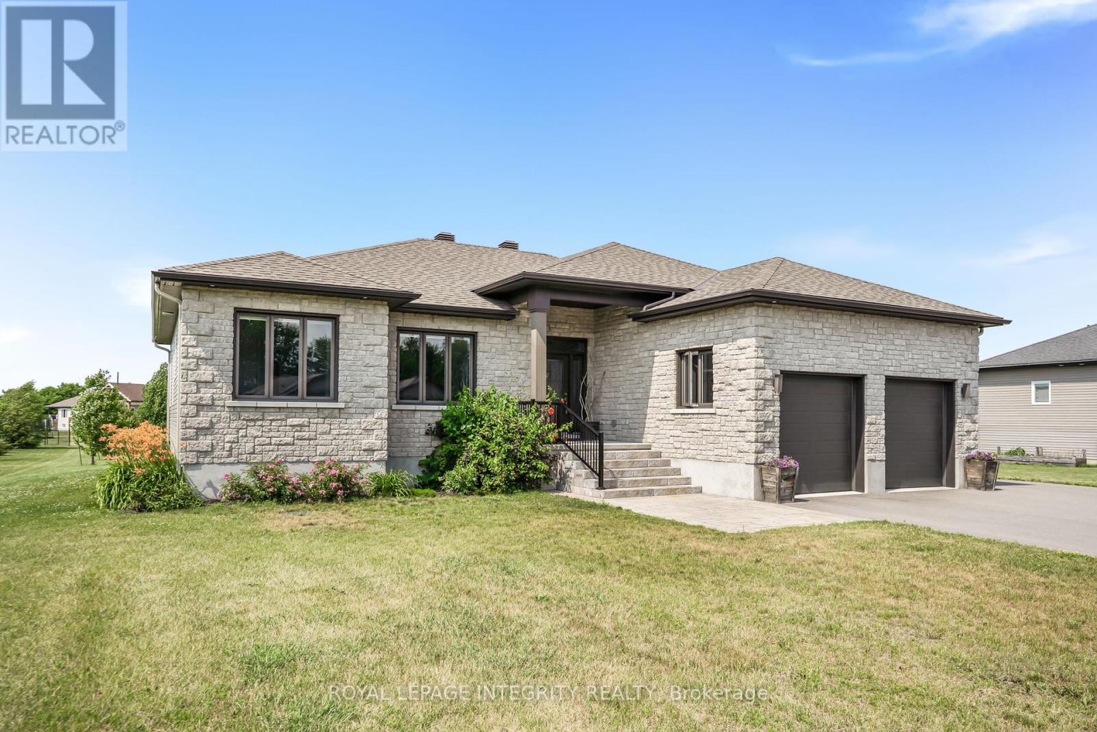 251 Rue Des Violettes Street, Clarence-Rockland, Ontario  K0A 2A0 - Photo 3 - X12413702