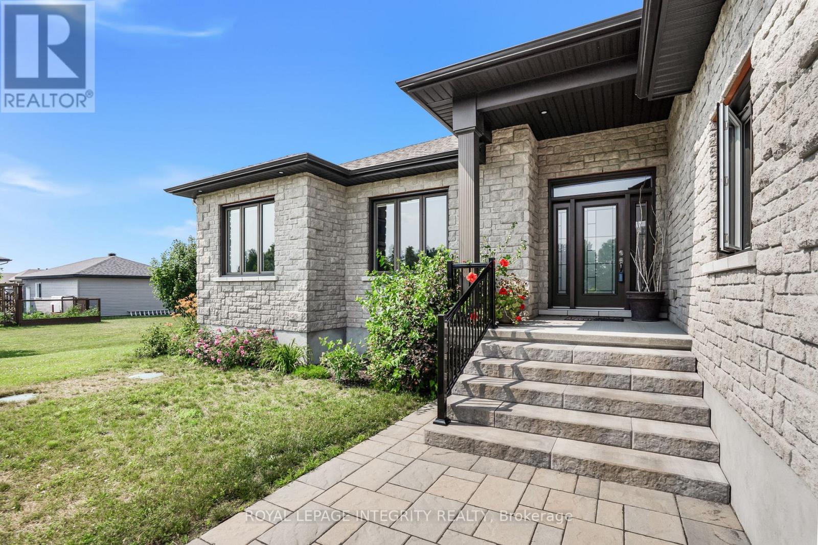 251 Rue Des Violettes Street, Clarence-Rockland, Ontario  K0A 2A0 - Photo 4 - X12413702