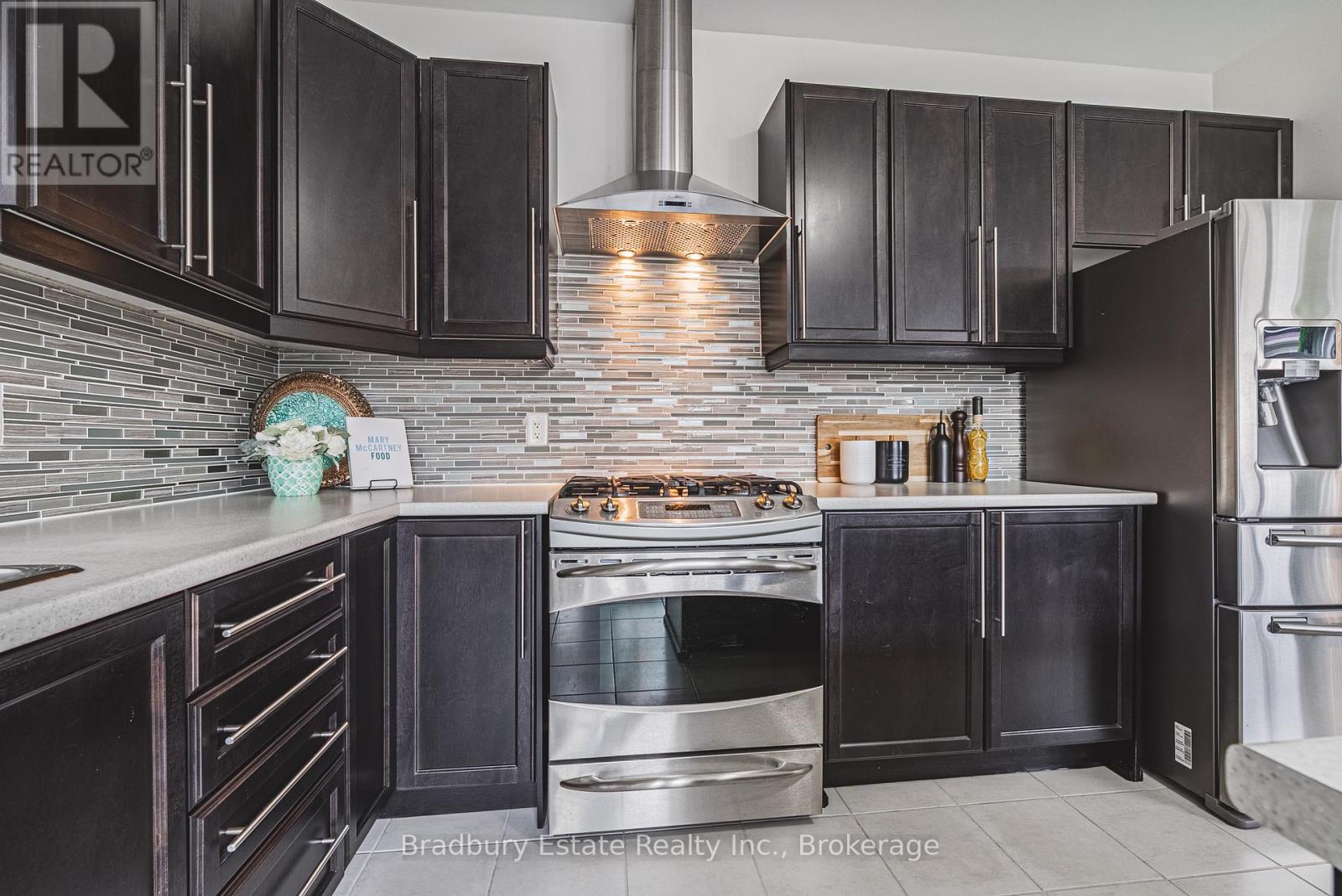 11 Weathering Heights, Hamilton, Ontario  L8J 0E6 - Photo 11 - X12413724
