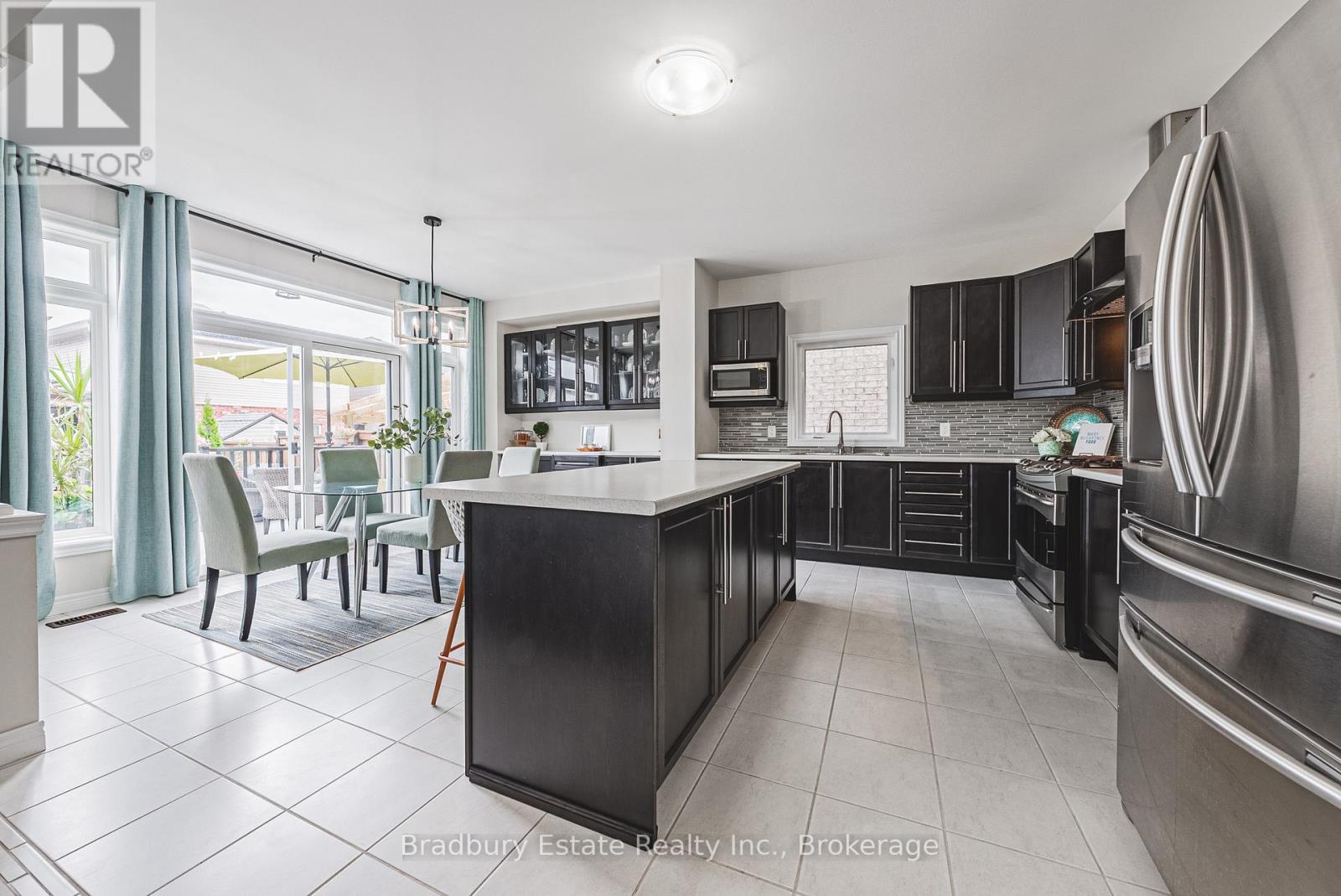 11 Weathering Heights, Hamilton, Ontario  L8J 0E6 - Photo 12 - X12413724