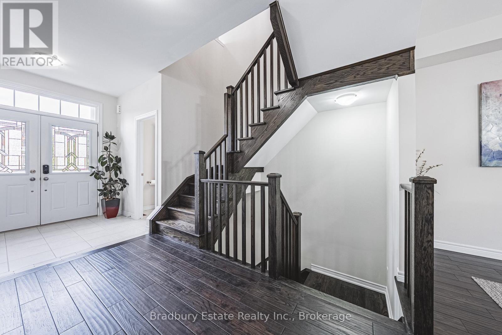 11 Weathering Heights, Hamilton, Ontario  L8J 0E6 - Photo 4 - X12413724