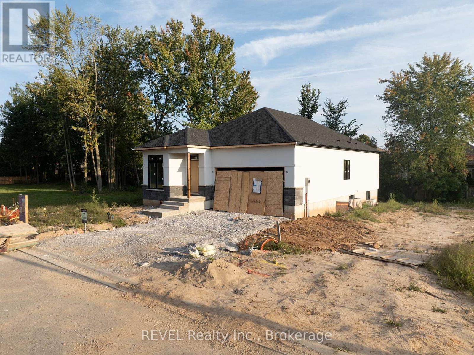 11 Stickles Street, Pelham, Ontario  L3C 3C3 - Photo 1 - X12413672