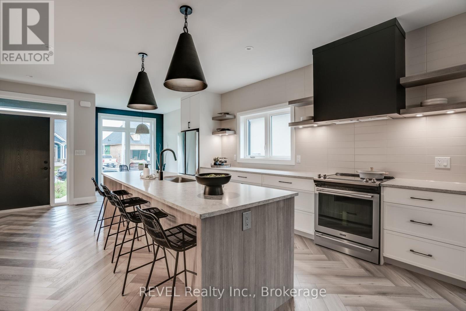 11 Stickles Street, Pelham, Ontario  L3C 3C3 - Photo 11 - X12413672