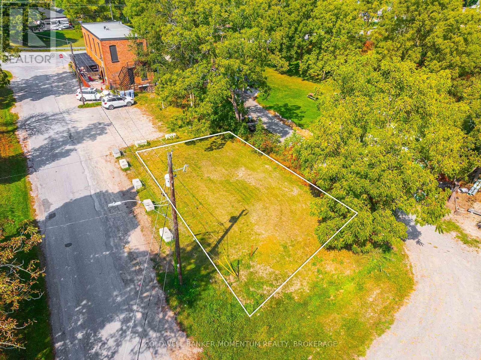 21 Bridge Street, Thorold, Ontario  L0S 1K0 - Photo 2 - X12413748