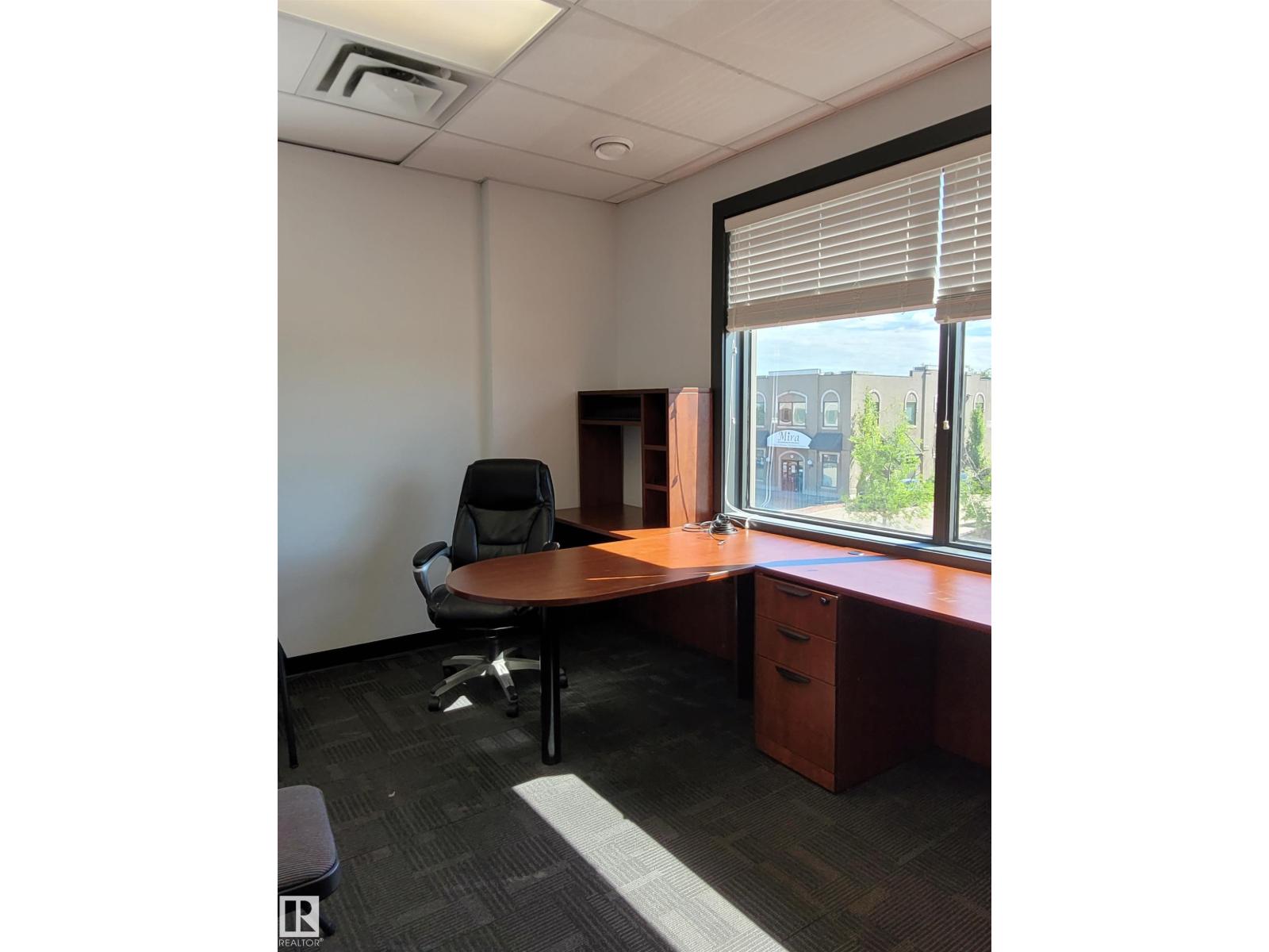 6952 Roper Rd Nw, Edmonton, Alberta  T6B 3H9 - Photo 2 - E4458426