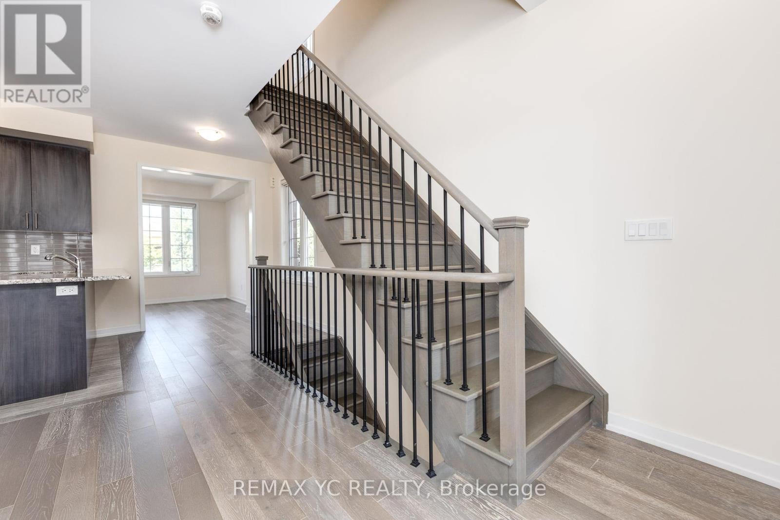 37 Torah Gate, Vaughan (Patterson), Ontario  L6A 4Y4 - Photo 15 - N12412810