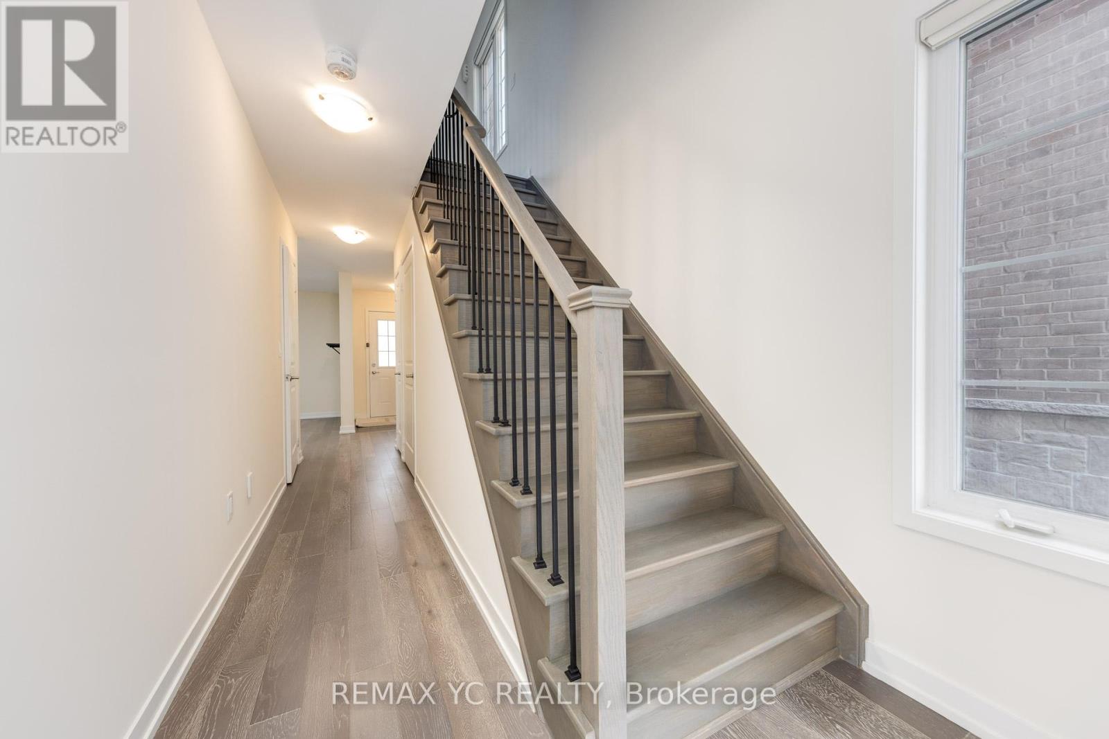 37 Torah Gate, Vaughan (Patterson), Ontario  L6A 4Y4 - Photo 8 - N12412810