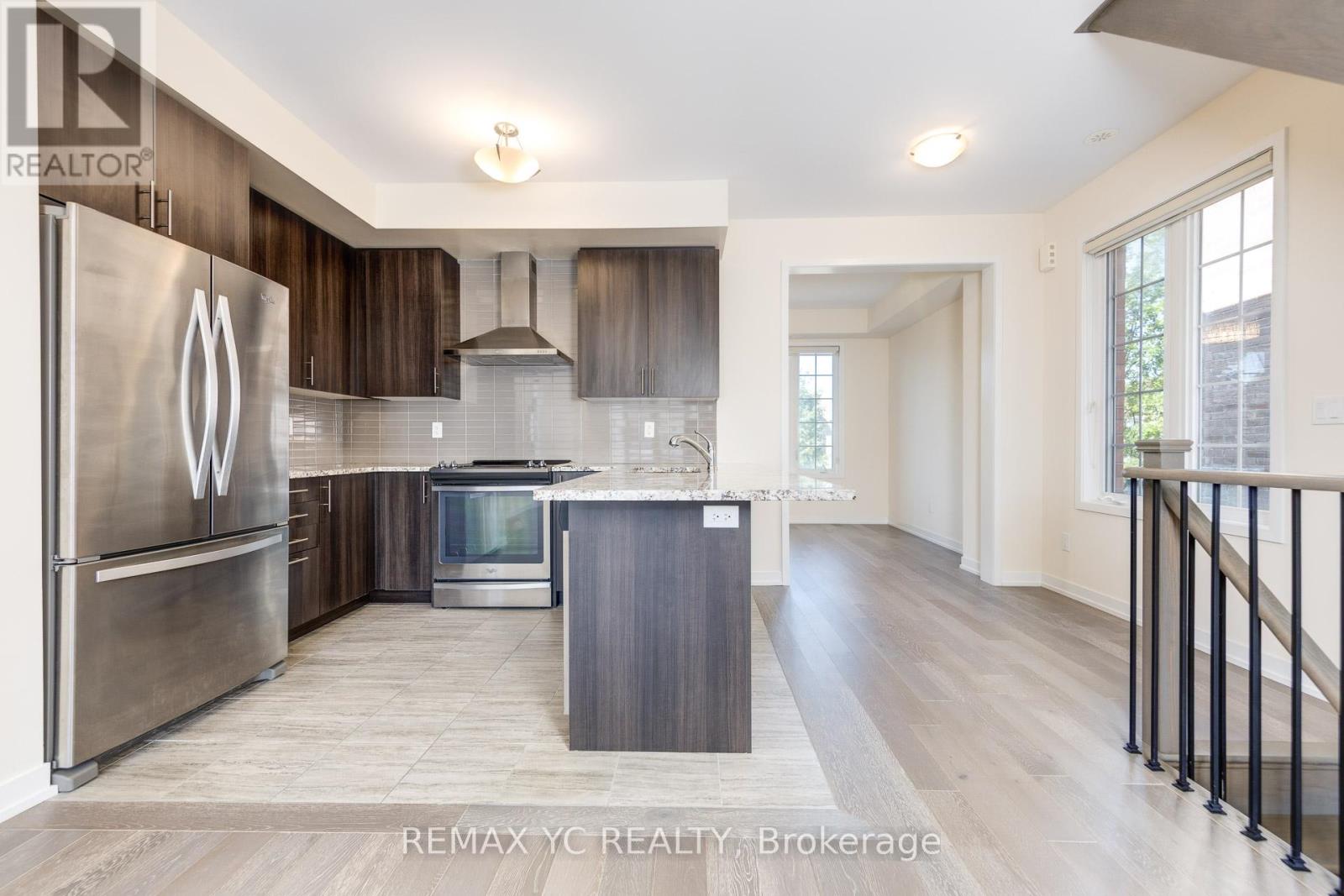 37 Torah Gate, Vaughan (Patterson), Ontario  L6A 4Y4 - Photo 10 - N12412810