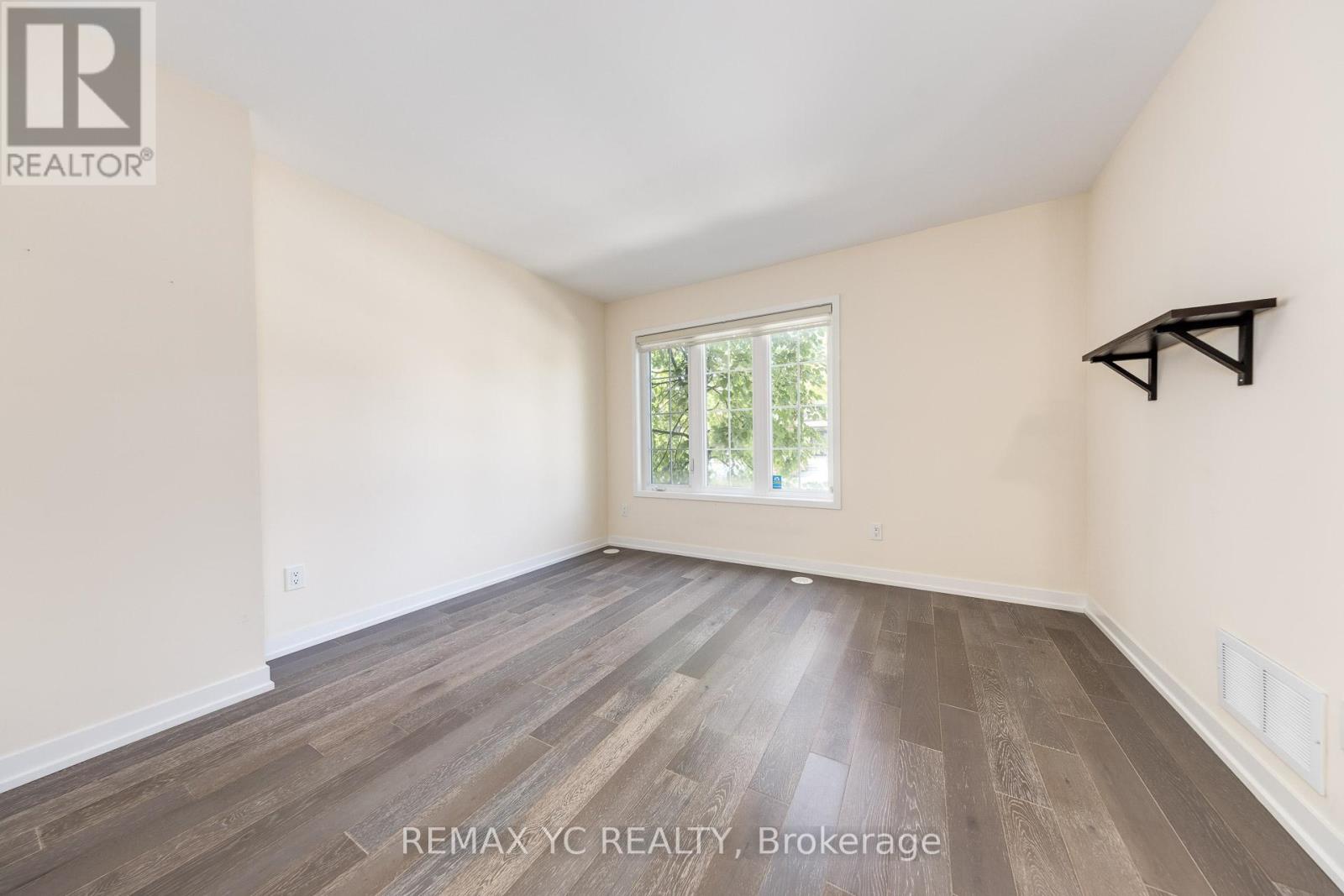 37 Torah Gate, Vaughan (Patterson), Ontario  L6A 4Y4 - Photo 4 - N12412810