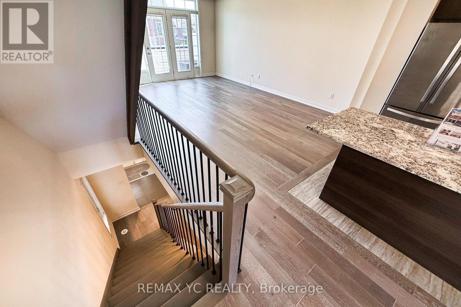 37 Torah Gate, Vaughan (Patterson), Ontario  L6A 4Y4 - Photo 9 - N12412810