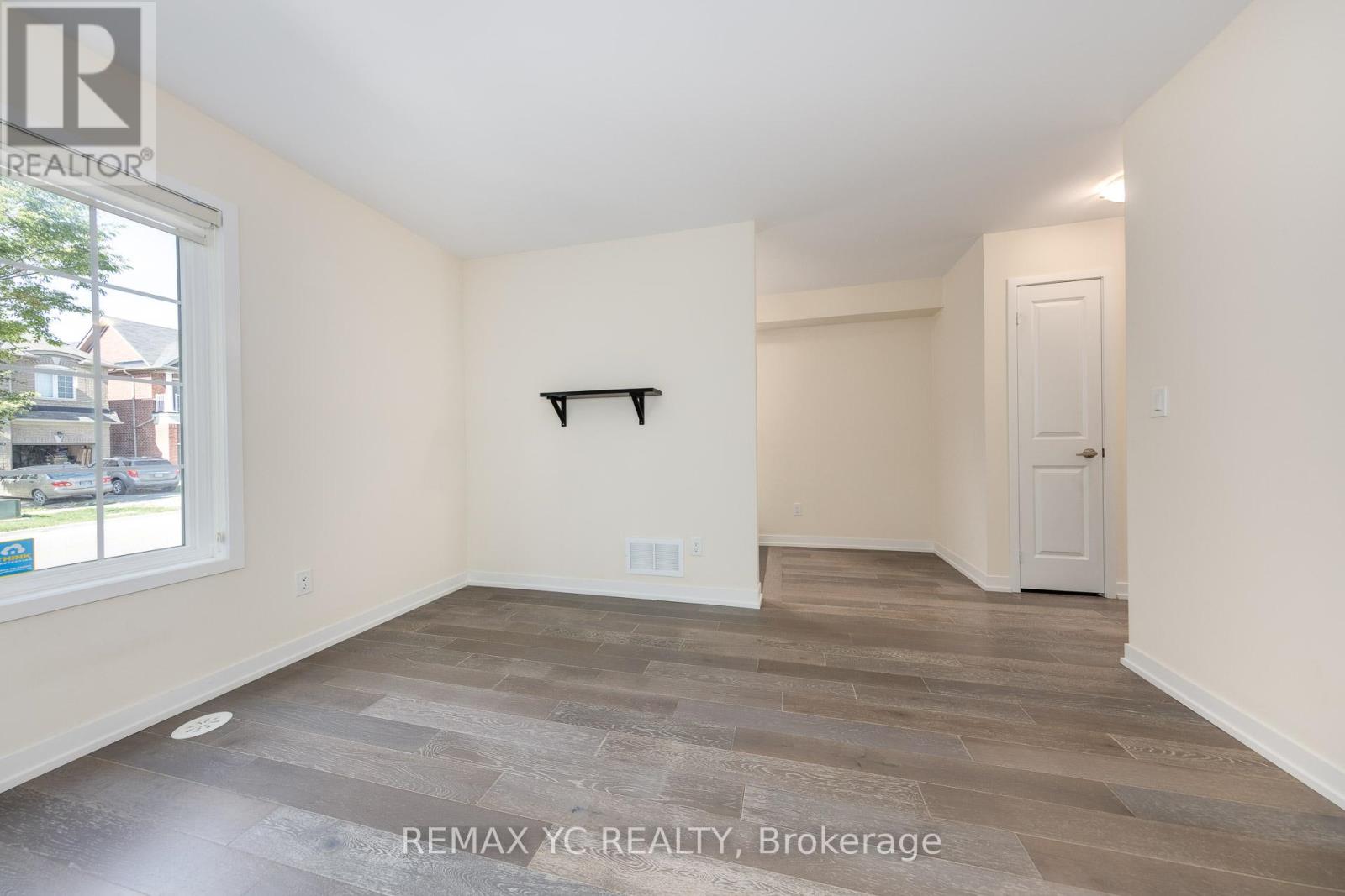 37 Torah Gate, Vaughan (Patterson), Ontario  L6A 4Y4 - Photo 5 - N12412810