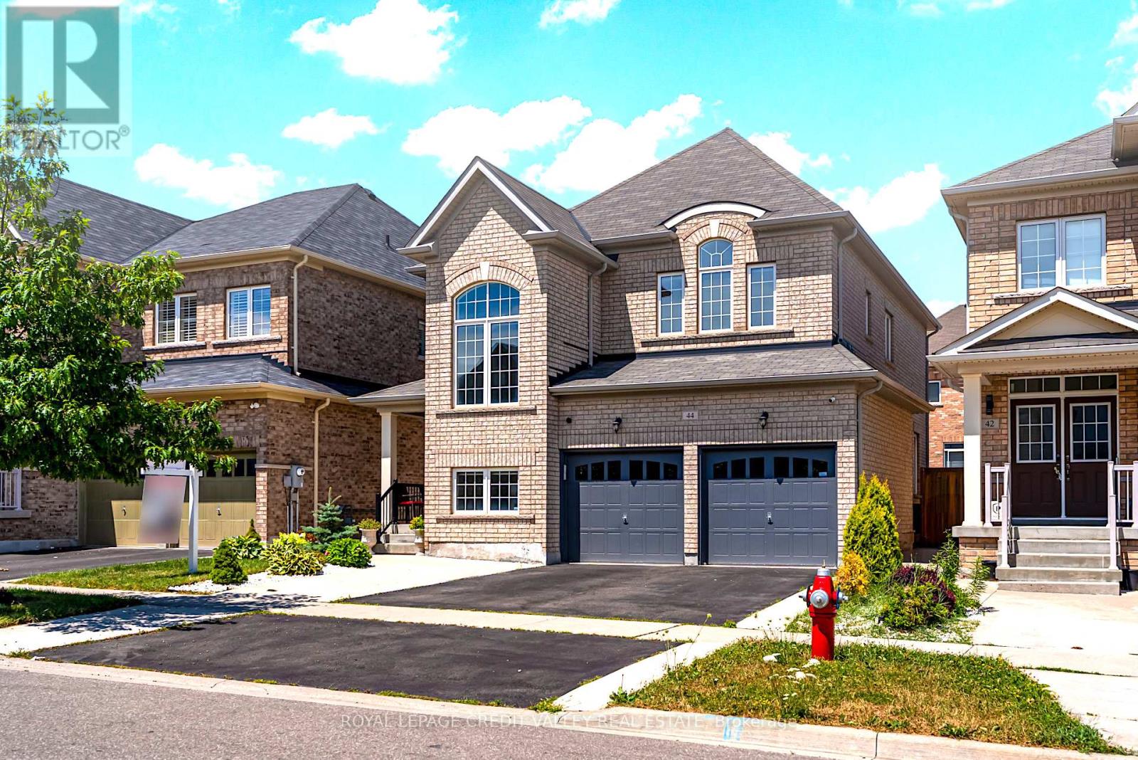 44 Walbrook Road, Brampton, Ontario  L6X 4N4 - Photo 2 - W12412487