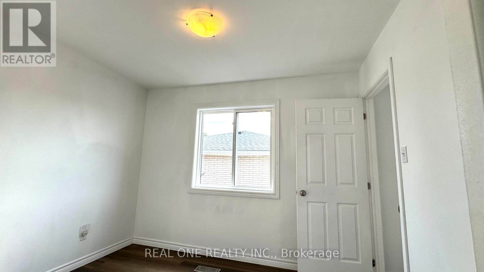Upper Level Unit 1 - 56 Skylark Drive, Hamilton, Ontario  L9A 4Y3 - Photo 10 - X12371787