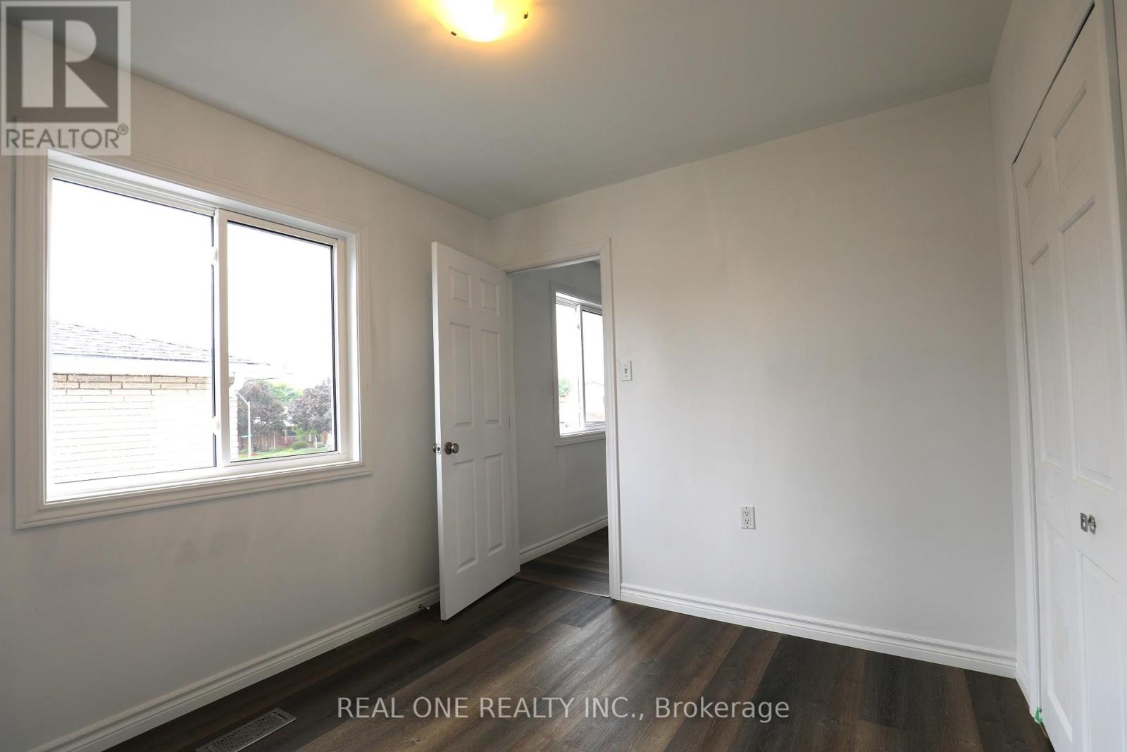 Upper Level Unit 1 - 56 Skylark Drive, Hamilton, Ontario  L9A 4Y3 - Photo 4 - X12371787