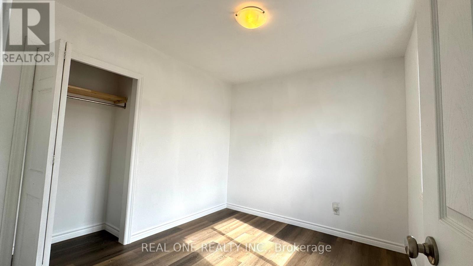 Upper Level Unit 1 - 56 Skylark Drive, Hamilton, Ontario  L9A 4Y3 - Photo 12 - X12371787