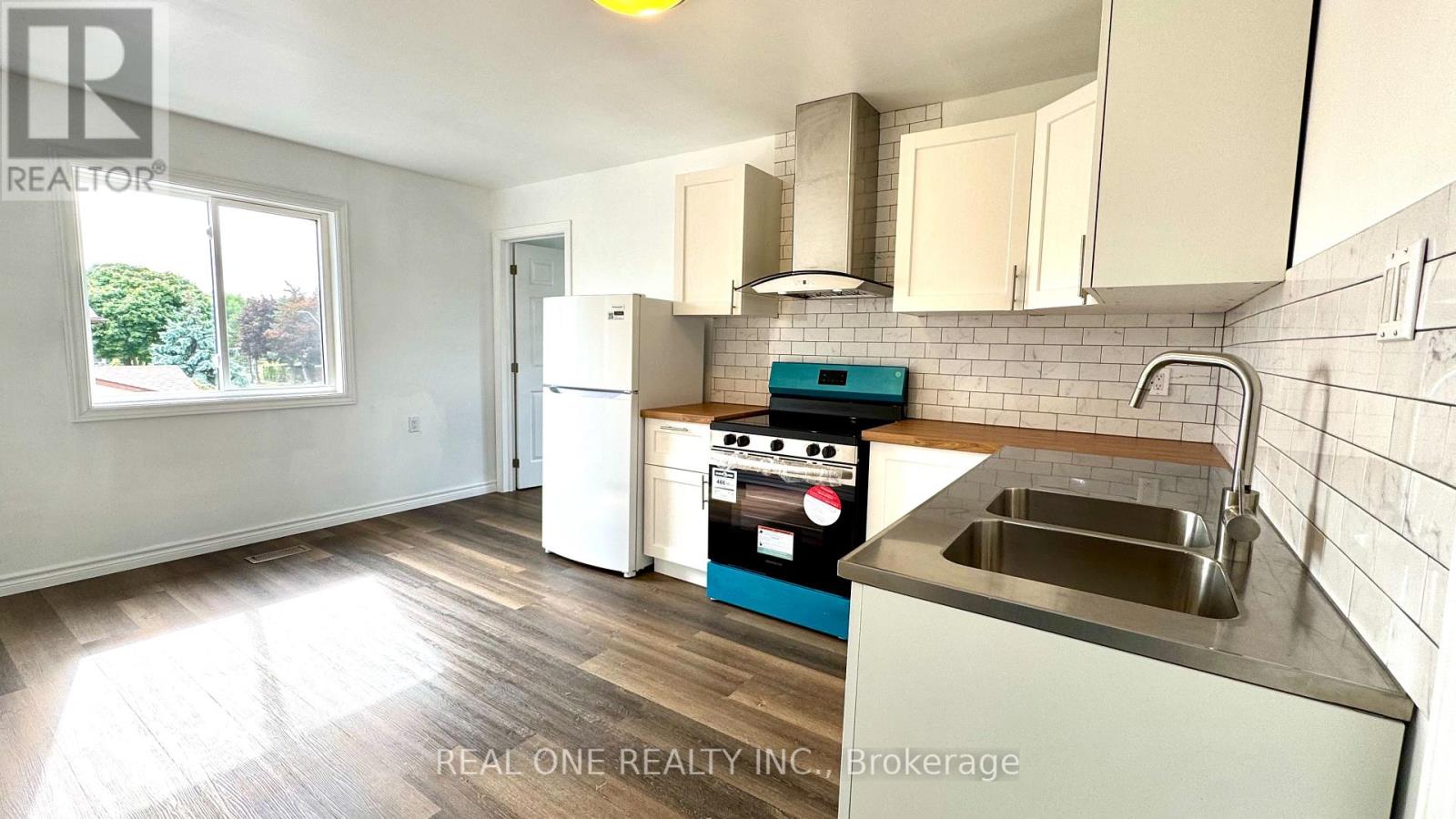 Upper Level Unit 1 - 56 Skylark Drive, Hamilton, Ontario  L9A 4Y3 - Photo 2 - X12371787