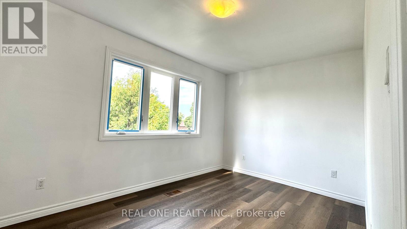 Upper Level Unit 1 - 56 Skylark Drive, Hamilton, Ontario  L9A 4Y3 - Photo 3 - X12371787