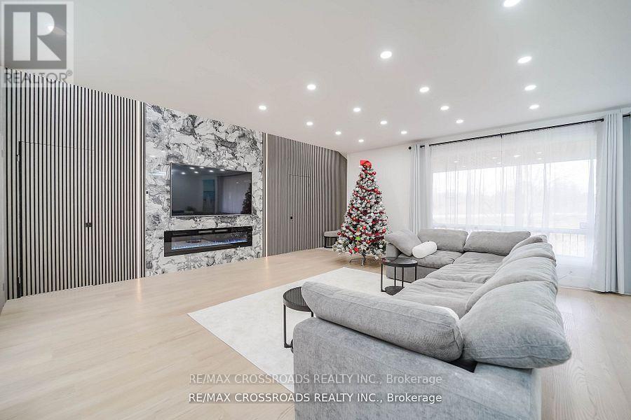 7118 Yonge Street, Innisfil, Ontario  L9S 4P3 - Photo 10 - N12413680