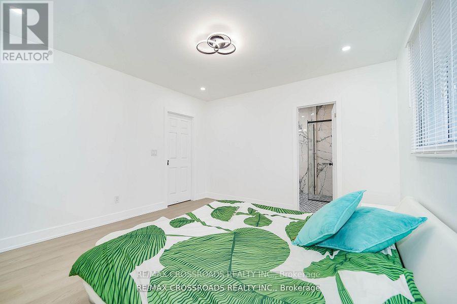 7118 Yonge Street, Innisfil, Ontario  L9S 4P3 - Photo 12 - N12413680