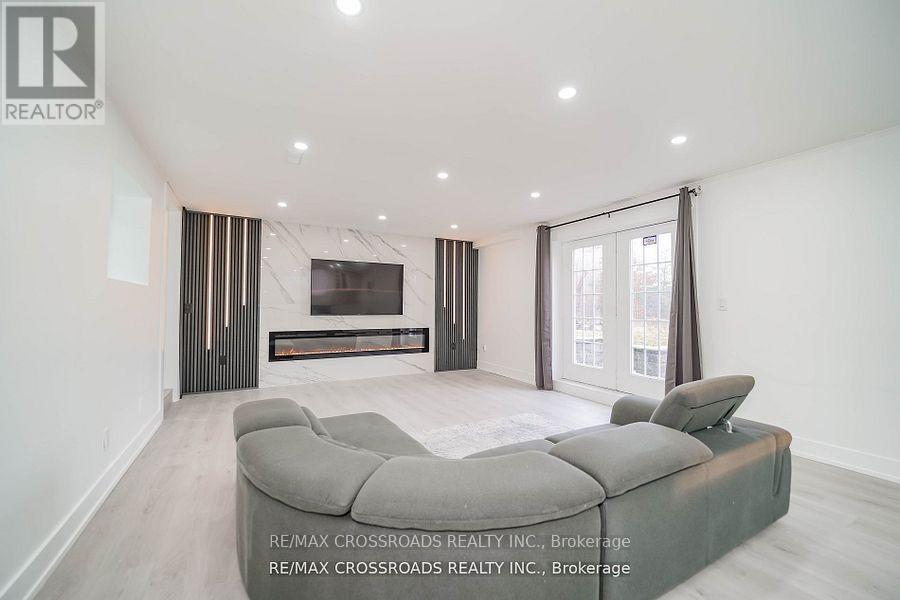 7118 Yonge Street, Innisfil, Ontario  L9S 4P3 - Photo 38 - N12413680