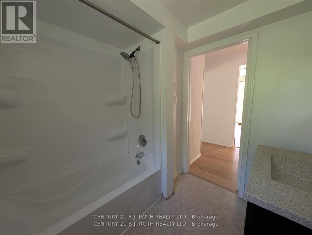 890 Lebanon Drive, Innisfil, Ontario  L9S 2C4 - Photo 20 - N12413683