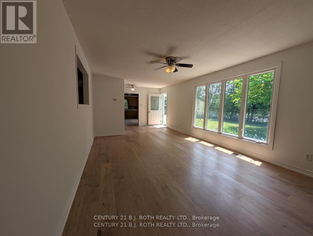 890 Lebanon Drive, Innisfil, Ontario  L9S 2C4 - Photo 5 - N12413683