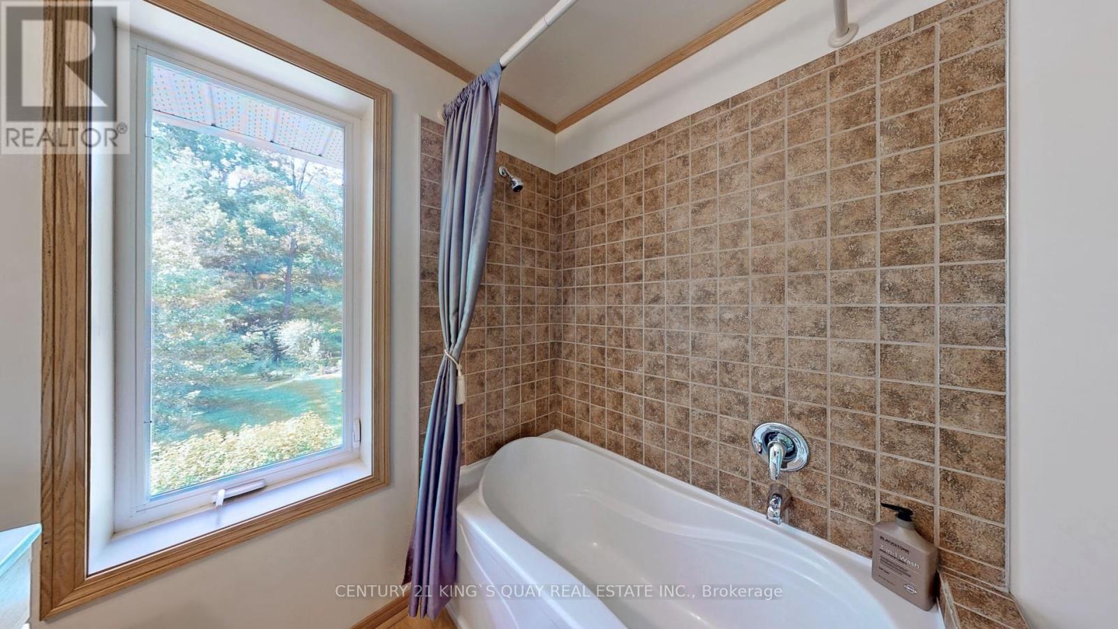 1116 Northshore Drive, Innisfil (Gilford), Ontario  L0L 1R0 - Photo 14 - N12413685