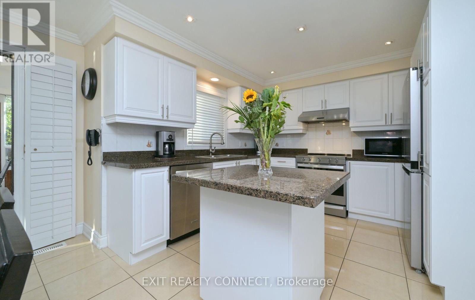 8912 Martin Grove Road, Vaughan, Ontario  L4H 1C3 - Photo 10 - N12413700