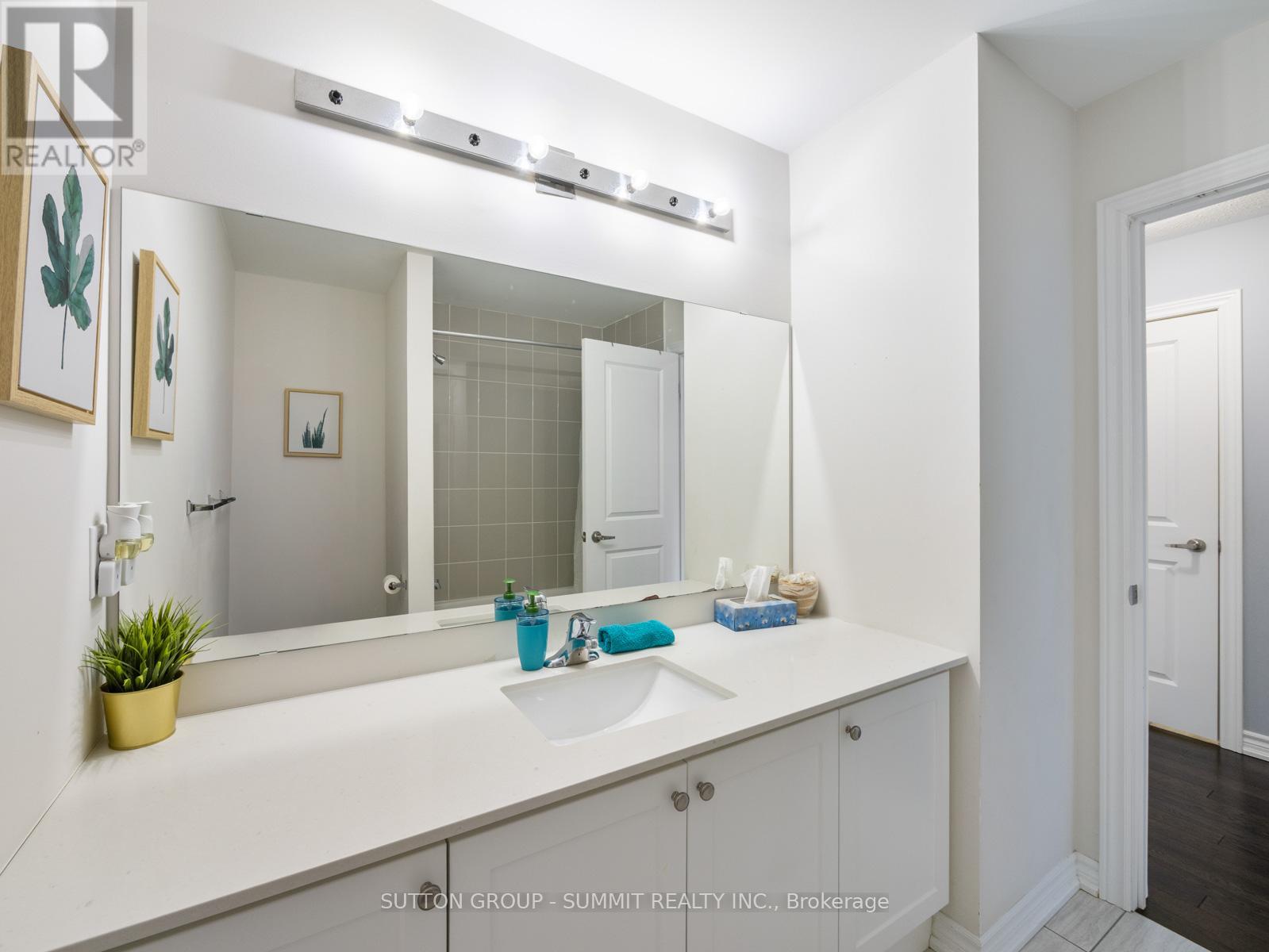73 Mondial Crescent, East Gwillimbury, Ontario  L0G 1R0 - Photo 24 - N12413730