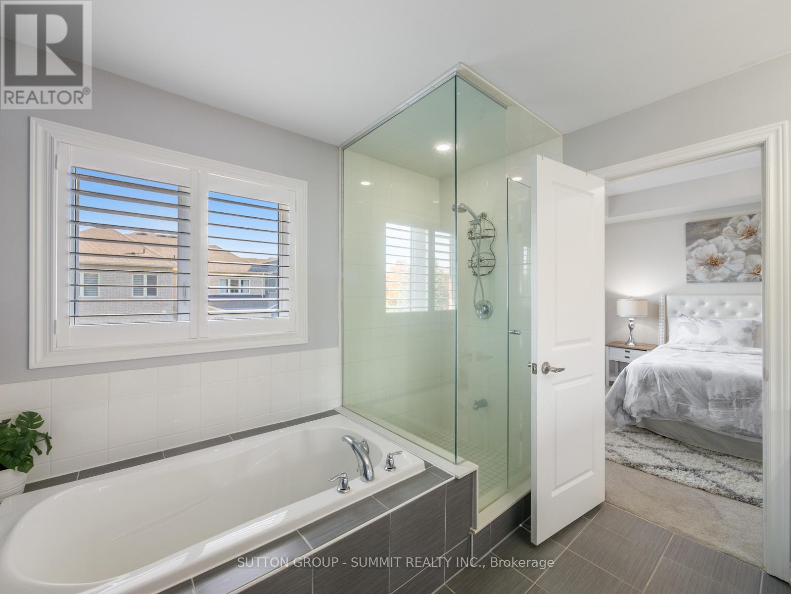 73 Mondial Crescent, East Gwillimbury, Ontario  L0G 1R0 - Photo 29 - N12413730