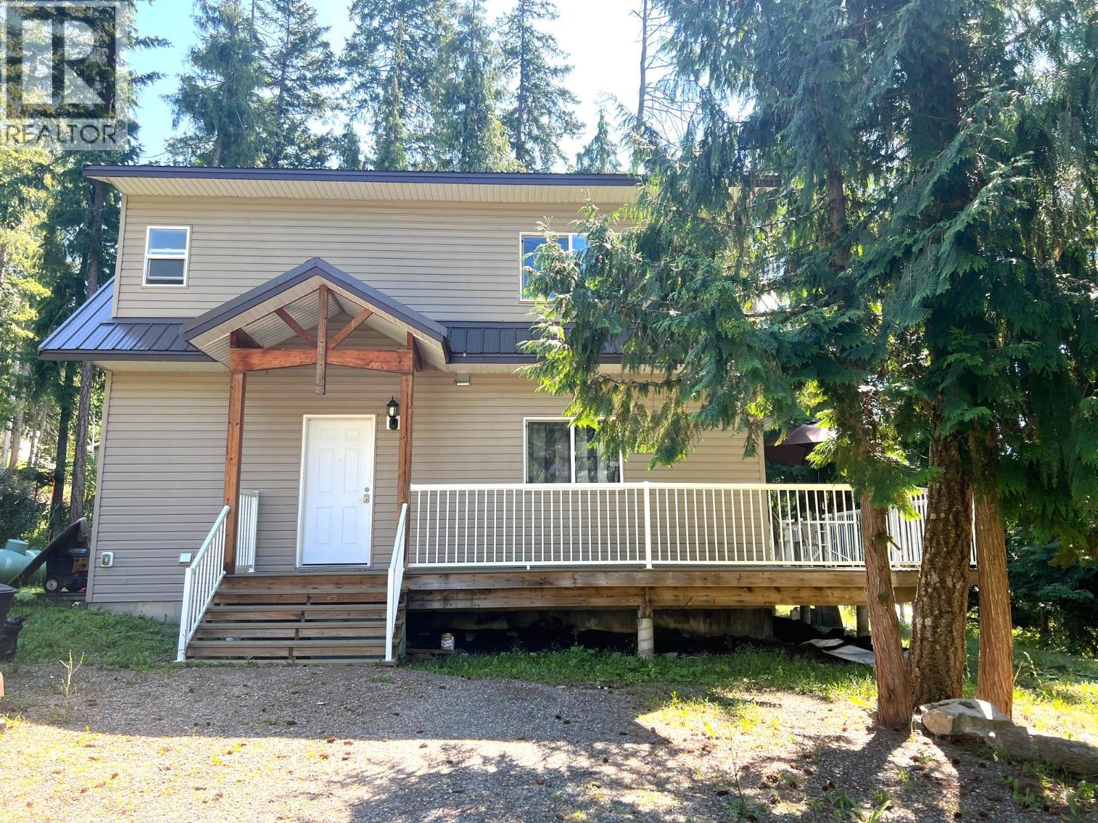 7461 Stampede Trail, Anglemont, British Columbia