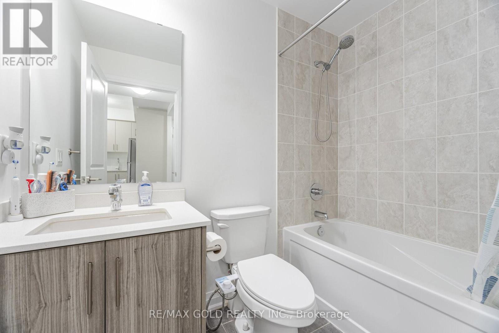 113 - 95 Attmar Drive, Brampton, Ontario  L6P 0Y6 - Photo 10 - W12413676