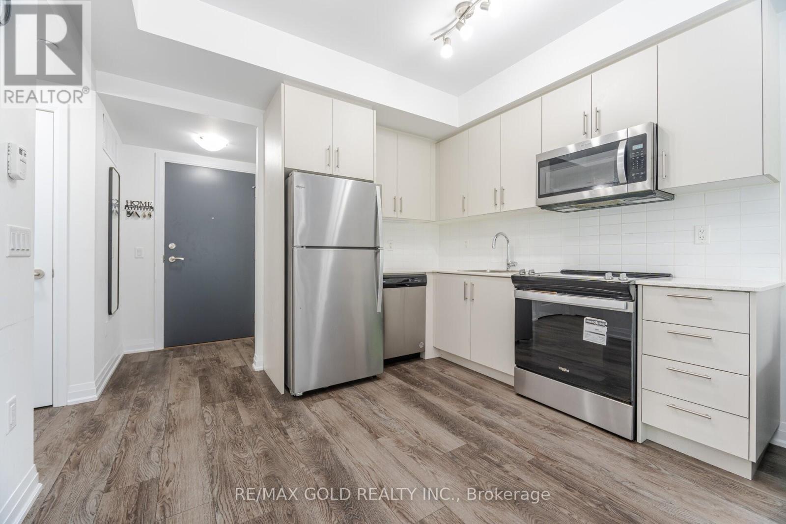 113 - 95 Attmar Drive, Brampton, Ontario  L6P 0Y6 - Photo 5 - W12413676