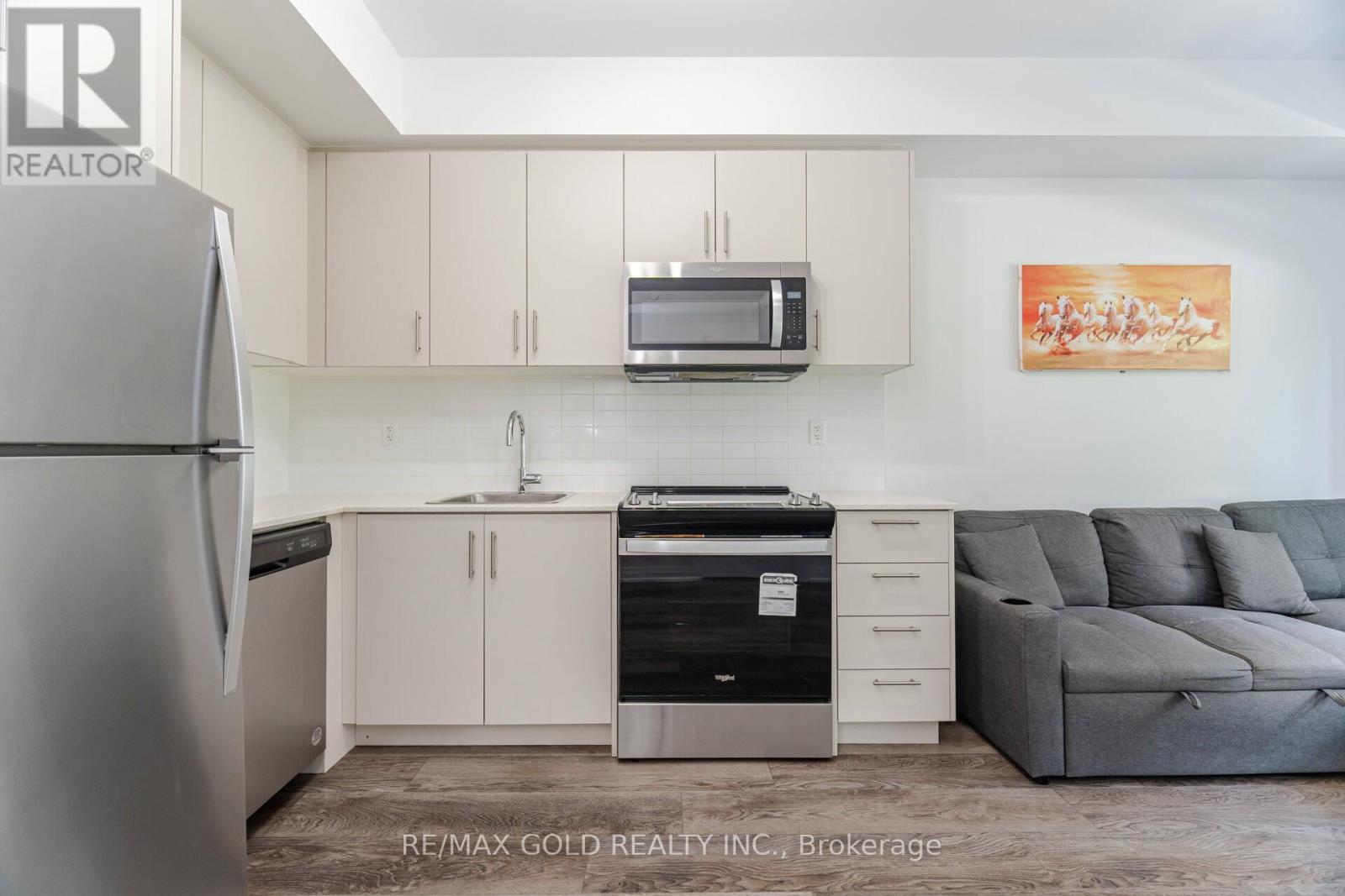113 - 95 Attmar Drive, Brampton, Ontario  L6P 0Y6 - Photo 6 - W12413676