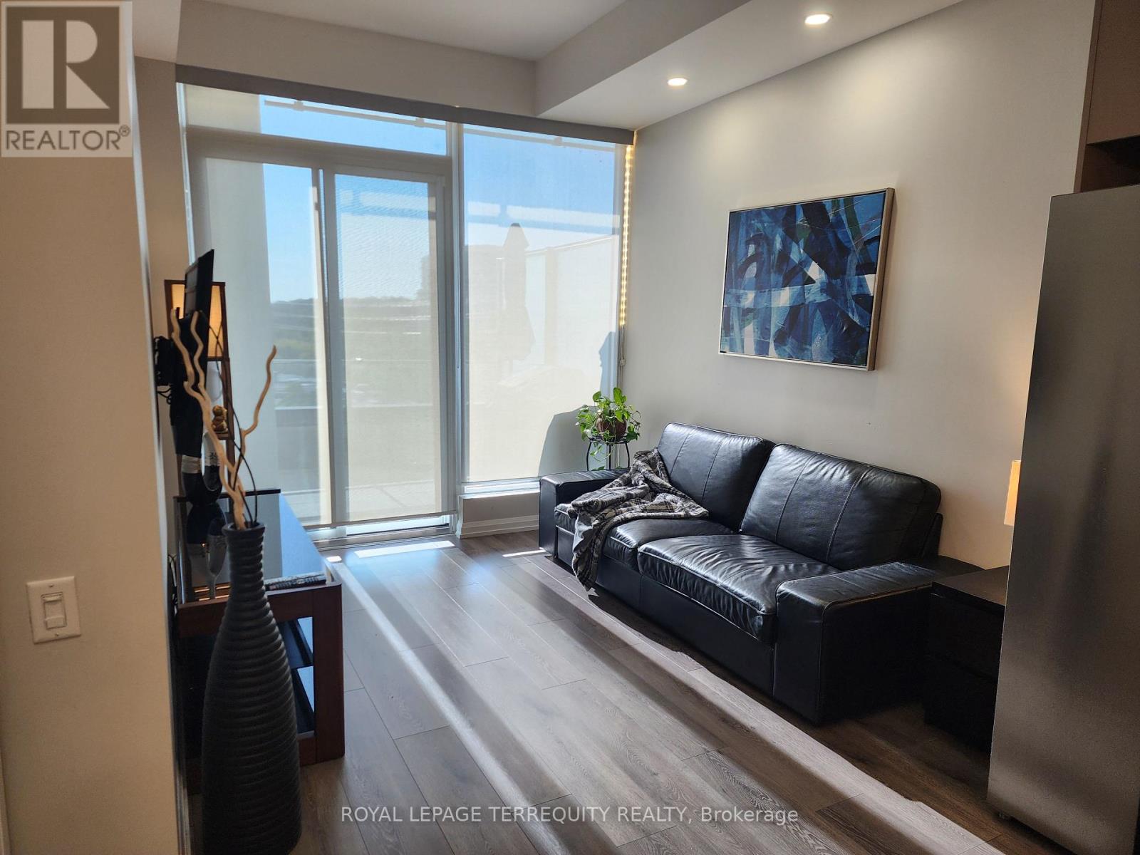 610 - 4208 Dundas Street, Toronto, Ontario  M8X 0B1 - Photo 2 - W12413703