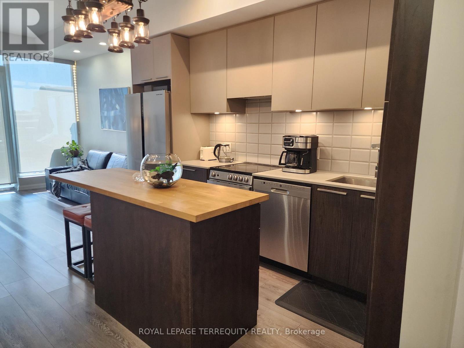 610 - 4208 Dundas Street, Toronto, Ontario  M8X 0B1 - Photo 5 - W12413703