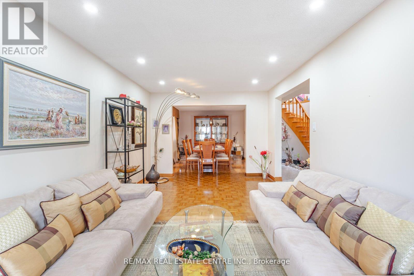 262 Boxmoor Place, Mississauga, Ontario  L5B 3L4 - Photo 10 - W12413733